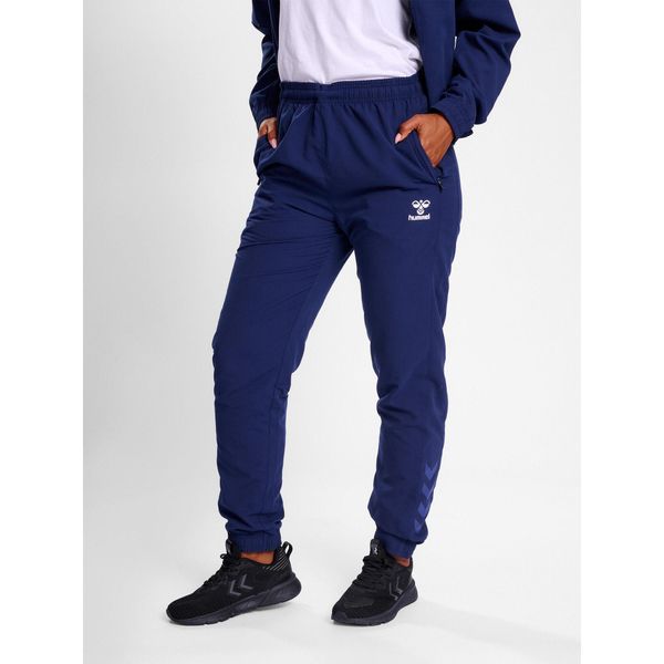 Damskie spodnie dresowe Hummel Travel. Niebieskie spodnie dresowe damskie Hummel, bez wzorów, z dresówki, do biegania. Za 209.75 zł.