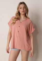Różowa Bluzka z Bawełną o Nietoperzowym Kroju z Guzikami Mistwin. Czerwone bluzki damskie Born2be, l, bez wzorów, z bawełny, klasyczne, bez kołnierzyka, bez ramiączek. Za 49.99 zł.