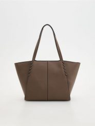 Torebka shopper - brązowy. Brązowe torebki shopper damskie Reserved, bez wzorów, ze skóry, klasyczne, bez dodatków. W wyprzedaży za 79.99 zł.