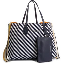 Torebka TOMMY HILFIGER - Cool Tommy Tote AW0AW06269 902. Torby na ramię damskie marki Tommy Hilfiger. Za 599.00 zł.
