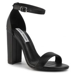 Sandały Steve Madden. Czarne klapki damskie Steve Madden, bez wzorów, bez obcasa, na słupku, bez zapięcia. Za 459.99 zł.