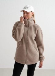 Damska kurtka z polarową podszewką, oversize'owa, Pile Jacket ciemna glina. Brązowe kurtki damskie Aim'n, s, bez wzorów, z materiału, bez kaptura. Za 593.00 zł.
