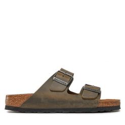 Klapki Birkenstock. Brązowe klapki damskie Birkenstock, bez wzorów, bez obcasa. Za 349.99 zł.