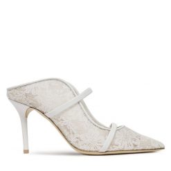 Klapki MALONE SOULIERS. Białe klapki damskie MALONE SOULIERS, bez wzorów, bez obcasa. Za 1,749.00 zł.