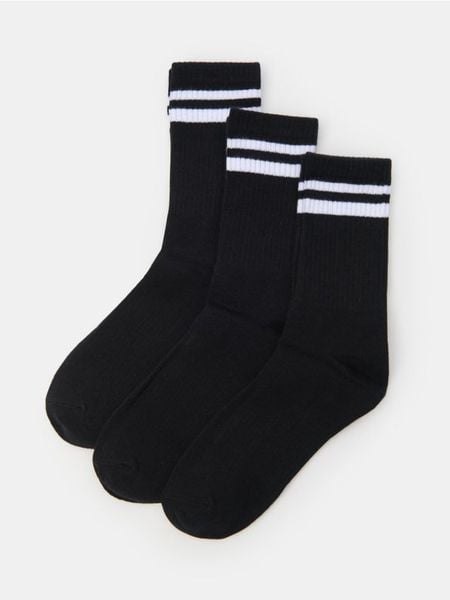 Prązkowane skarpetki 3 pack - czarny. Czarne skarpety damskie Sinsay, bez wzorów, prążkowane. Za 15.99 zł.