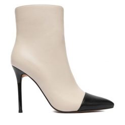 Botki Nine West. Brązowe botki damskie Nine West, bez obcasa, na szpilce, bez zapięcia. Za 239.99 zł.