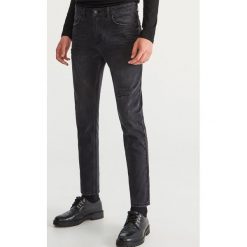 Przecierane jeansy - Czarny. Czarne jeansy męskie Reserved. Za 149.99 zł.