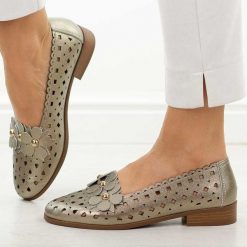 Złote ażurowe półbuty damskie M.Daszyński 25113-7. Żółte półbuty damskie M.Daszyński, na lato, z aplikacjami, ze skóry, casualowe, bez obcasa, na płaskiej podeszwie, bez zapięcia. Za 219.00 zł.