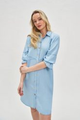 Koszulowa sukienka z lyocell niebieska. Niebieskie sukienki damskie MOODO, bez wzorów, z lyocellu, bez kołnierzyka, bez ramiączek, koszulowe. Za 179.99 zł.