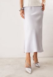 Srebrne Szpilki VICES z Ozdobnymi Paseczkami z Cyrkoniami w Eleganckim Stylu Jaenlith. Szare szpilki damskie Renee, bez wzorów, z satyny, bez obcasa, bez zapięcia. Za 119.99 zł.