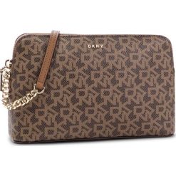 Torebka DKNY - Bryant Dome Cbody R83EJ655 Mocha Logo-Vic 9MV. Listonoszki damskie marki DKNY. W wyprzedaży za 389.00 zł.