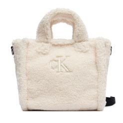 Torebka Calvin Klein Jeans. Brązowe torebki do ręki damskie Calvin Klein Jeans, bez wzorów, z jeansu, bez dodatków. Za 209.99 zł.