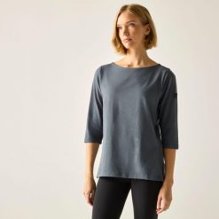 Damska koszulka Pevia z rękawem 3/4 i luźnym krojem. Niebieskie t-shirty damskie Regatta, bez wzorów, z bawełny, bez kołnierzyka. Za 179.99 zł.