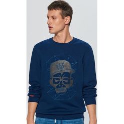 Bluza z nadrukiem - Granatowy. Niebieskie bluzy męskie Cropp, z nadrukiem. Za 79.99 zł.