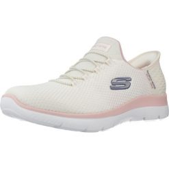 Buty SKECHERS SLIP-INS SUMMITS - DIAMOND DREAM Beżowy. Brązowe trampki i tenisówki damskie Skechers, bez wzorów, z tkaniny, bez zapięcia. Za 302.99 zł.