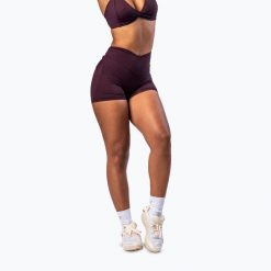 Spodenki treningowe damskie NEBBIA Strong Beauty. Czerwone szorty sportowe damskie Nebbia, l, bez wzorów, z elastanu, na fitness i siłownię. Za 254.80 zł.