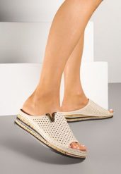 Beżowe Ażurowe Klapki na Koturnie Vices Linastra. Brązowe klapki damskie Born2be, w ażurowe wzory, eleganckie, bez obcasa, na koturnie. Za 79.99 zł.
