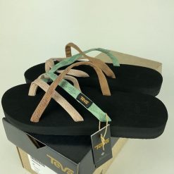 Teva W'S Olowahu, MBMSM, 38 (us 7); uk 5. Sandały damskie Teva, bez wzorów, bez obcasa, bez zapięcia. Za 121.86 zł.