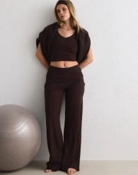 Damskie spodnie wydłużone luźne z wysokim stanem Sense czekoladowe. Brązowe spodnie materiałowe damskie Aim'n, l, bez wzorów, z elastanu, na fitness i siłownię. Za 344.00 zł.