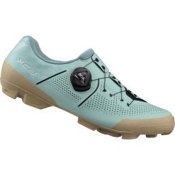 Buty rowerowe XC302W do kolarstwa górskiego, kolor surf blue. Niebieskie obuwie sportowe damskie Shimano, bez wzorów, ze skóry, rowerowe. Za 558.15 zł.