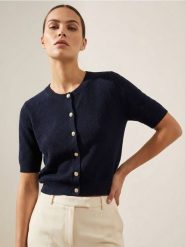 Kardigan z krótkim rękawem i ozdobnymi guzikami - granatowy. Niebieskie kardigany damskie Sinsay, l, bez wzorów, krótkie. Za 39.99 zł.