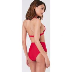 Wolf & Whistle Dół bikini z haftem - Red. Czerwone bikini damskie marki Wolf & Whistle, z haftami. W wyprzedaży za 40.48 zł.