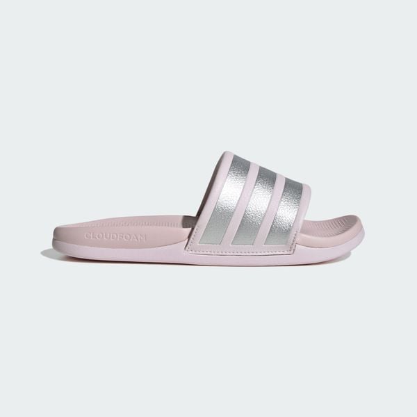KLAPKI ADILETTE COMFORT 2.0. Czerwone klapki damskie Adidas, bez wzorów, z materiału, eleganckie, bez obcasa. Za 199.00 zł.