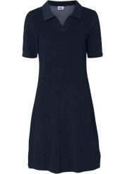 Sukienka frotte dł. do kolan z kołnierzykiem polo. Niebieskie sukienki damskie bonprix, bez wzorów, bez kołnierzyka, bez ramiączek, midi. Za 79.99 zł.