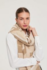 Szalik beżowy. Brązowe szaliki i chusty damskie MOODO, bez wzorów, z poliesteru. Za 69.99 zł.