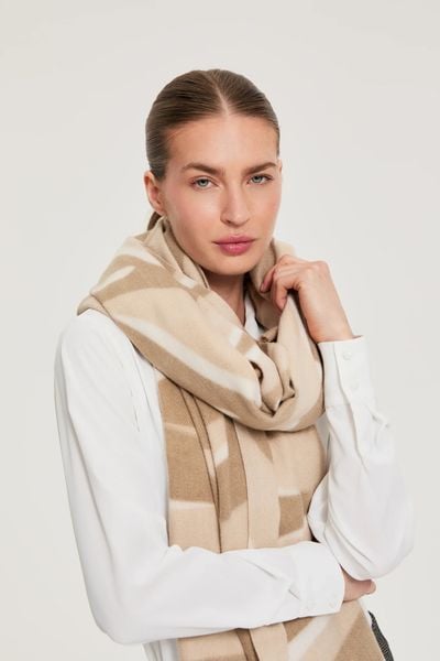 Szalik beżowy. Brązowe szaliki i chusty damskie MOODO, bez wzorów, z poliesteru. Za 69.99 zł.