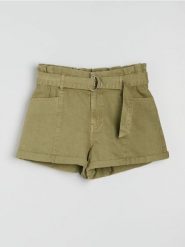 Szorty jeansowe paperbag z paskiem - zielony. Zielone szorty damskie Sinsay, bez wzorów, z jeansu. Za 49.99 zł.