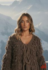 Jasnobrązowy Kardigan z Wiązaniem i Frędzlami z Domieszką Wełny i Wiskozy Tiseana. Brązowe kardigany damskie Renee, bez wzorów, z wełny, bez kołnierzyka, bez ramiączek, bez kaptura. Za 169.99 zł.