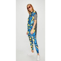 Adidas Originals - Sukienka. Szare sukienki damskie adidas Originals, z dzianiny, casualowe, z okrągłym kołnierzem. Za 199.90 zł.