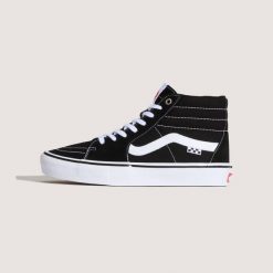 Vans Sk8-Hi – Klassieke High-Top. Białe trampki i tenisówki damskie Vans, bez wzorów, bez zapięcia. Za 385.60 zł.