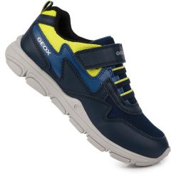Buty dziecięce sportowe sneakersy dla chłopca na rzep GEOX J NEW TORQUE. Brązowe trampki i tenisówki chłopięce Geox, bez wzorów, sportowe, bez zapięcia. Za 179.00 zł.