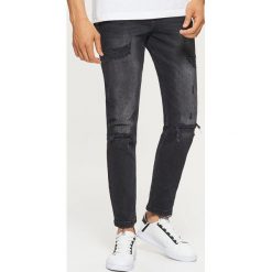 Jeansy COMFORT - Czarny. Czarne jeansy męskie Cropp. Za 129.99 zł.