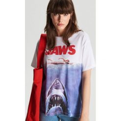 Koszulka z filmu Szczęki - Biały. T-shirty damskie Cropp. W wyprzedaży za 29.99 zł.