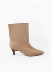 Botki na małym obcasie. Brązowe botki damskie bonprix, bez obcasa, bez zapięcia. Za 142.99 zł.