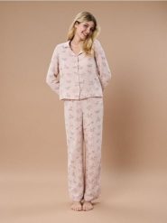 Muślinowa piżama z kołnierzykiem z nadrukiem w psy - różowy. Czerwone piżamy damskie Sinsay, l, bez wzorów, bez ramiączek. Za 79.99 zł.