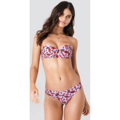 J&K Swim X NA-KD Gładki dół bikini - Pink. Bikini damskie marki J&K Swim X NA-KD. W wyprzedaży za 20.47 zł.