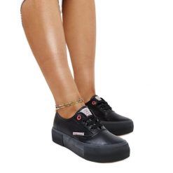Czarne damskie trampki Cross Jeans. Czarne trampki i tenisówki damskie bez wzorów, z jeansu, bez zapięcia. Za 139.02 zł.