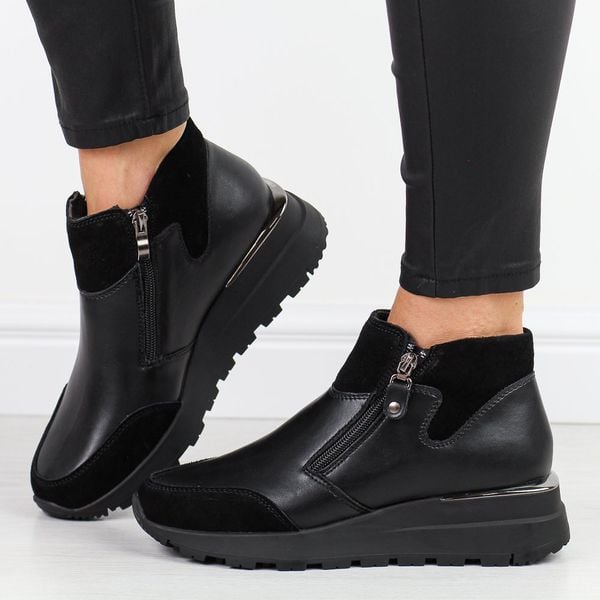 Czarne skórzane botki damskie Filippo dbt6348/24. Czarne botki damskie Filippo, na jesień, z polaru, eleganckie, z okrągłym noskiem, bez obcasa, bez zapięcia. Za 299.00 zł.