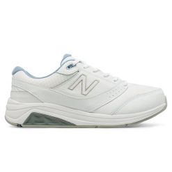 Buty damskie New Balance 928 v3 WW928WB3 – białe. Białe obuwie sportowe damskie New Balance, bez wzorów, z gumy, na fitness i siłownię. Za 649.99 zł.