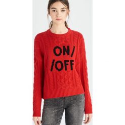 Sweter On off - Czerwony. Swetry damskie Sinsay. W wyprzedaży za 19.99 zł.