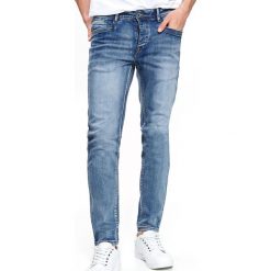 SPODNIE DENIM O KROJU SLIM. Spodnie materiałowe męskie marki TOP SECRET. Za 159.99 zł.