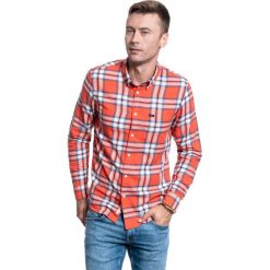 KOSZULA LEE BUTTON DOWN REGULAR LAVA RED L880ZJAF. Czerwone koszule męskie Lee, l, bez wzorów, bez kołnierzyka, bez ramiączek. W wyprzedaży za 69.99 zł.
