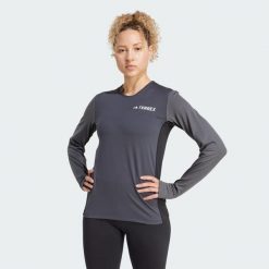 Koszulka z długim rękawem Multi Synthetic Base Layer. Szare koszulki sportowe damskie Adidas, m, bez wzorów, bez kołnierzyka, bez ramiączek, trekkingowe, climacool (adidas). Za 219.00 zł.