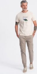 Ombre Męskie spodnie JOGGERY z zapinanymi kieszeniami cargo - beżowe V2 OM-PAJO-0123 S. Brązowe spodnie sportowe męskie Ombre, m, bez wzorów. Za 159.99 zł.