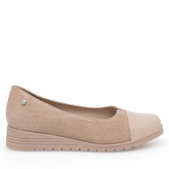 Półbuty Go Soft. Czarne półbuty damskie GO SOFT, bez wzorów, bez obcasa, na koturnie, bez zapięcia. Za 179.99 zł.