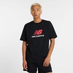 Koszulka męska New Balance MT51500BK – czarna. Czarne koszulki sportowe męskie New Balance, m, bez wzorów, z bawełny, bez kołnierzyka, bez ramiączek. Za 169.99 zł.